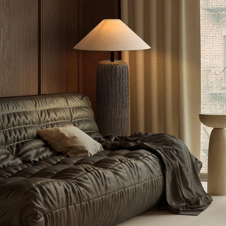 Lampe sur pied en bois vieilli