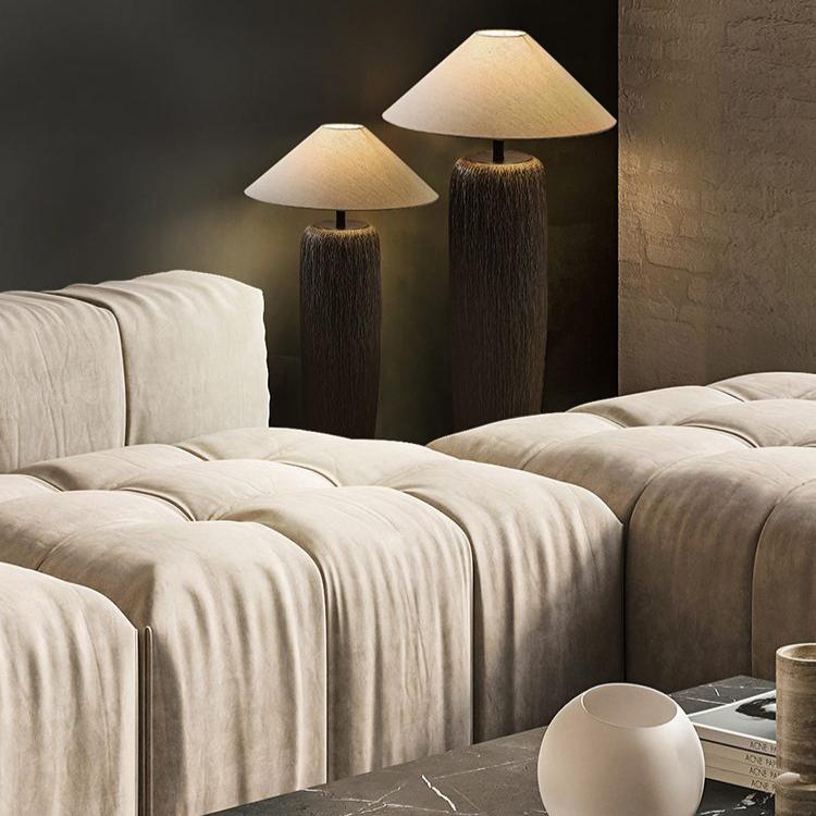 Lampe sur pied en bois vieilli